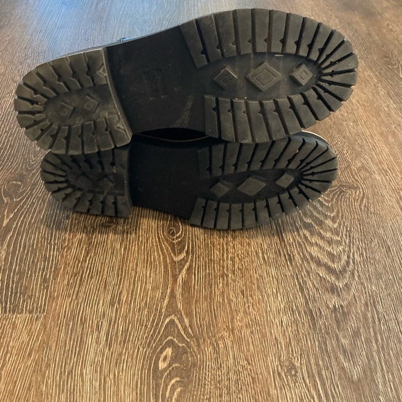 Toms Black Chelsea Lug Sole Ankle Boots with Tan Welt - Picture 7 of 8